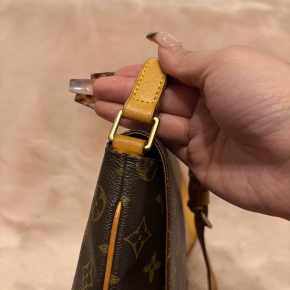 Vintage LV musette tango shoulder bag - Picture 13 of 16